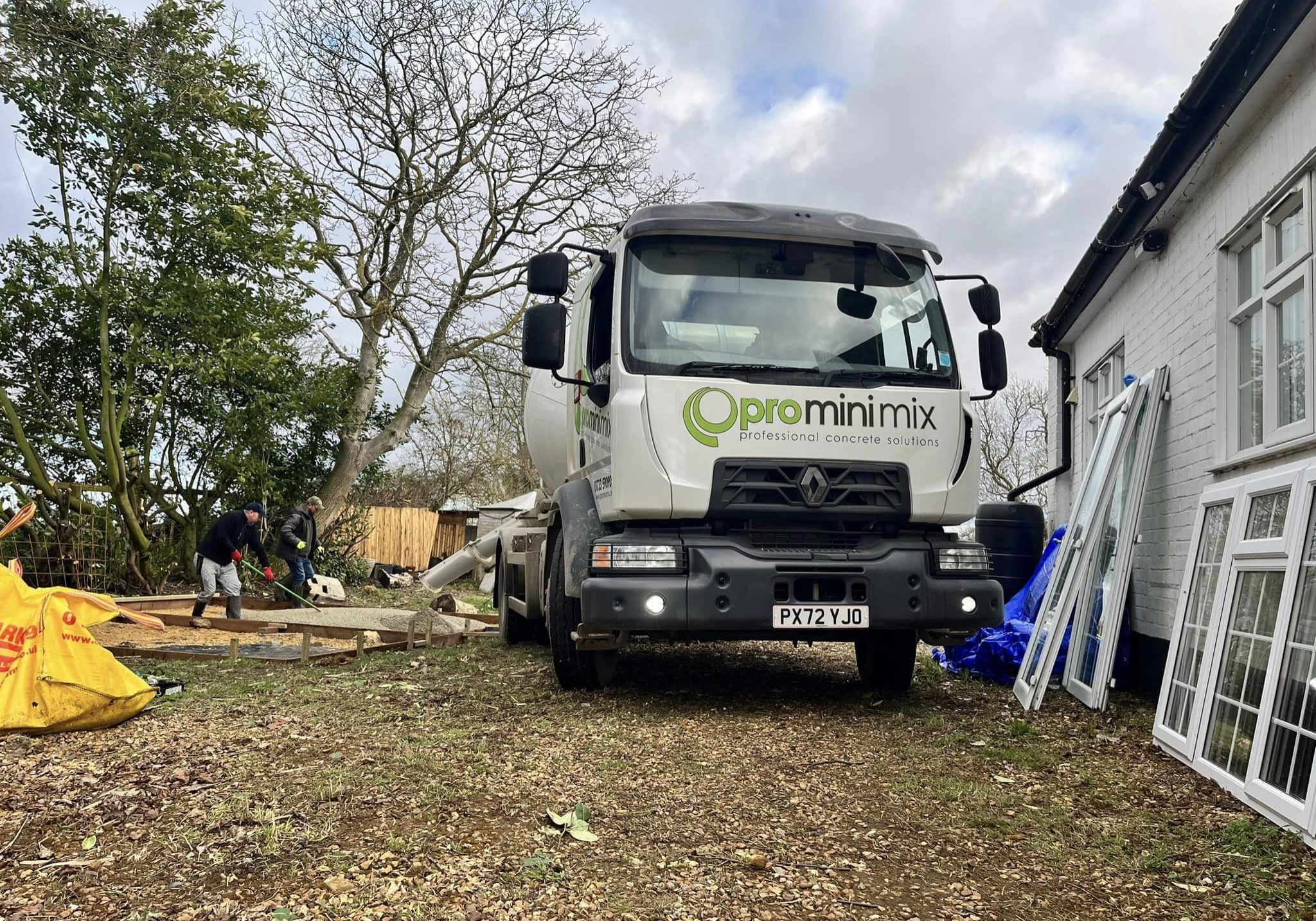 Prominimix ltd laying concrete in back garden